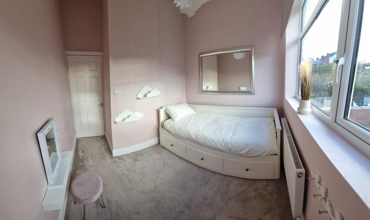 Lovely Close To Mcr Centre Inc Cinema Holiday home