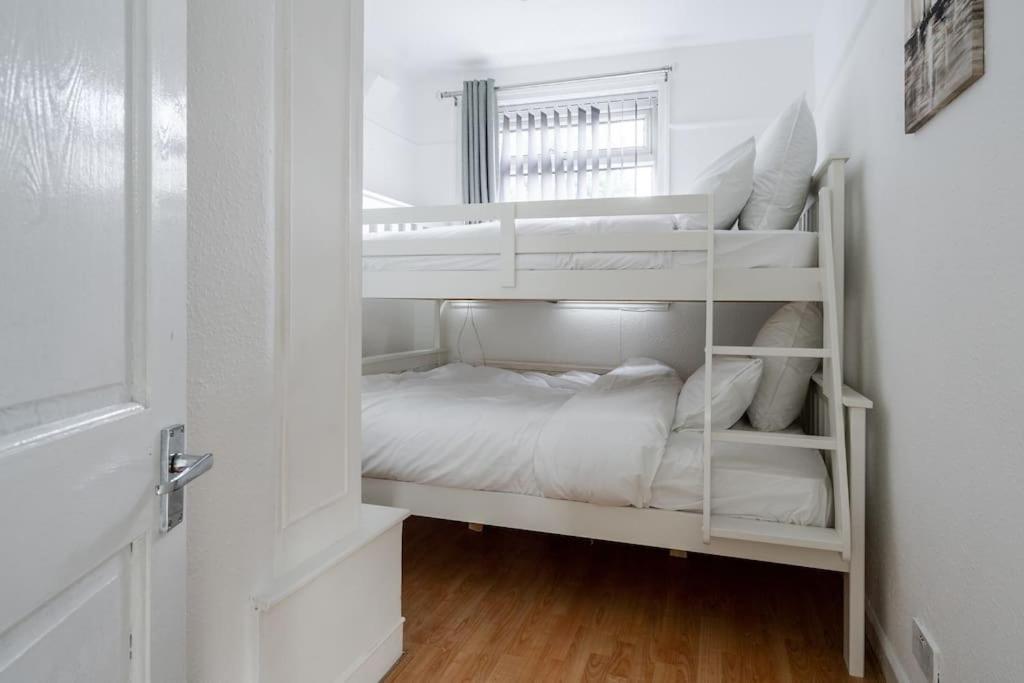 Alford House Apartment *