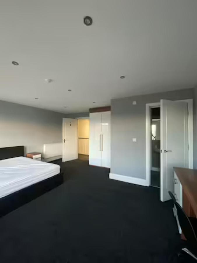 Holiday home Extra Large 6 Bed 7 Bath Townhouse In Manchester