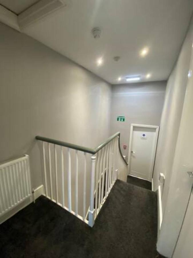 Extra Large 6 Bed 7 Bath Townhouse In Holiday home Manchester