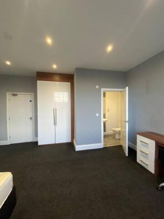 Extra Large 6 Bed 7 Bath Townhouse In