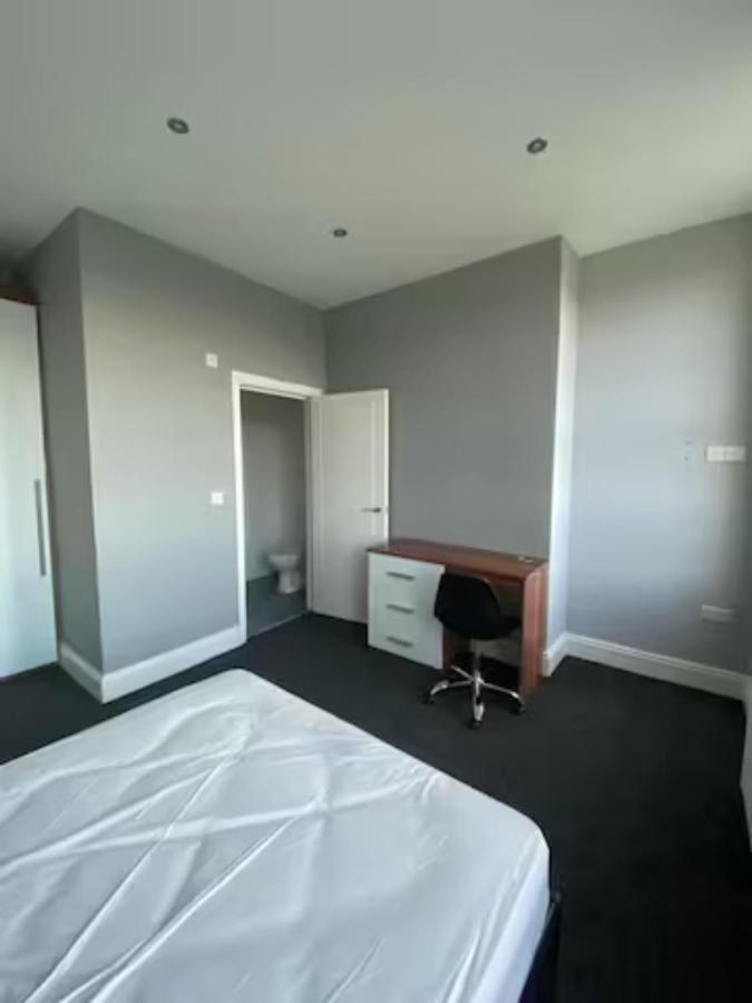 Extra Large 6 Bed 7 Bath Townhouse In