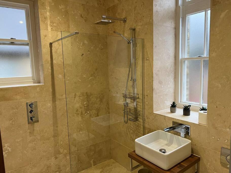Stableford Hall - Stunning Apartment