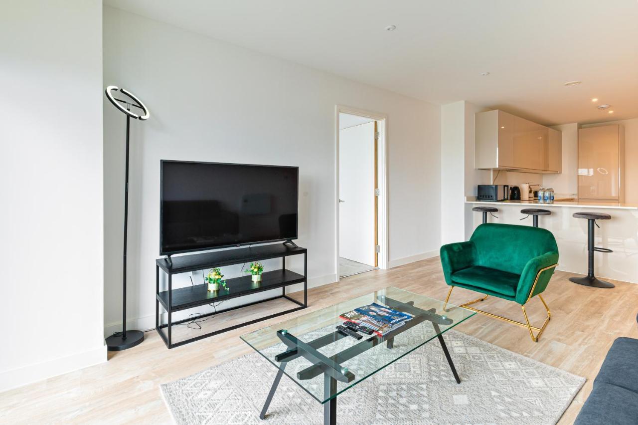2 Bedroom Luxurious In The City.