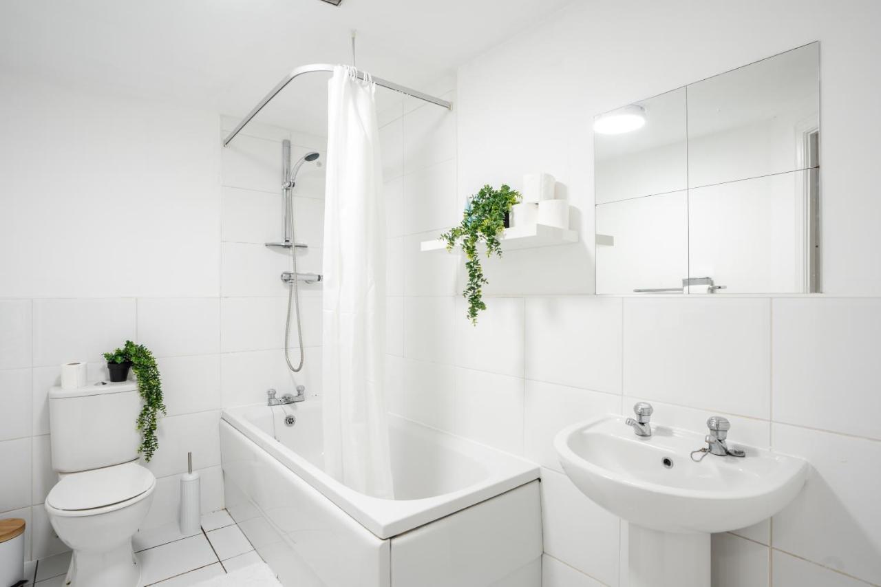 Stylish 2 Bed Flat *