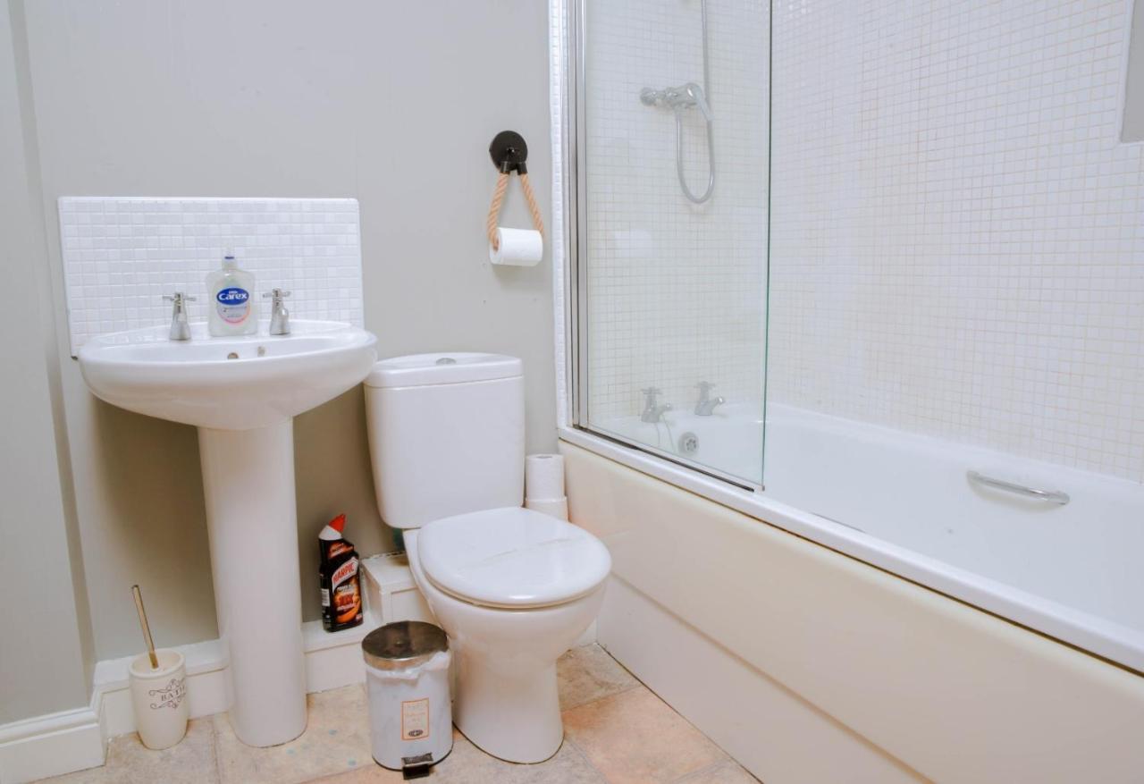 87 Rawsthorne Avenue * Manchester