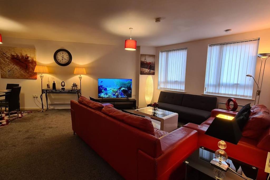 Lovely 2-bed Apt+wi-fi+parking. Apartment *