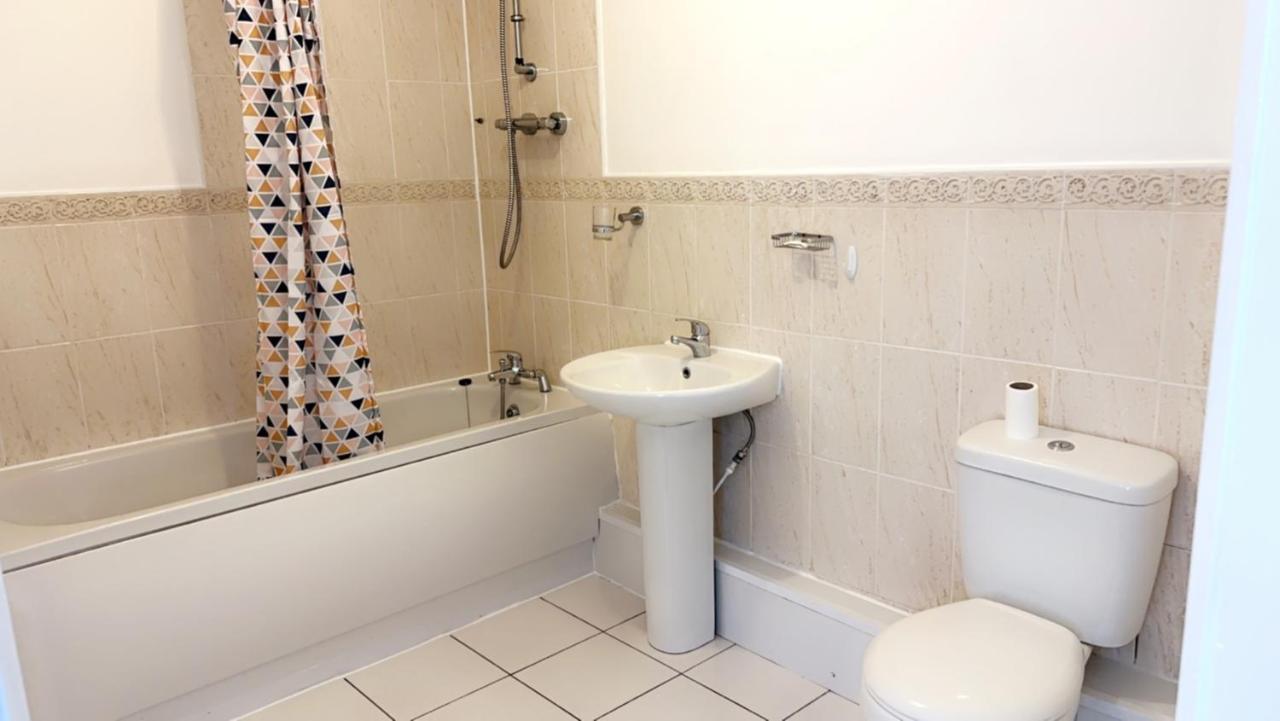 2 Bedroom With Free Parking Wi-fi, Very Close To Ao Arena & City Centre