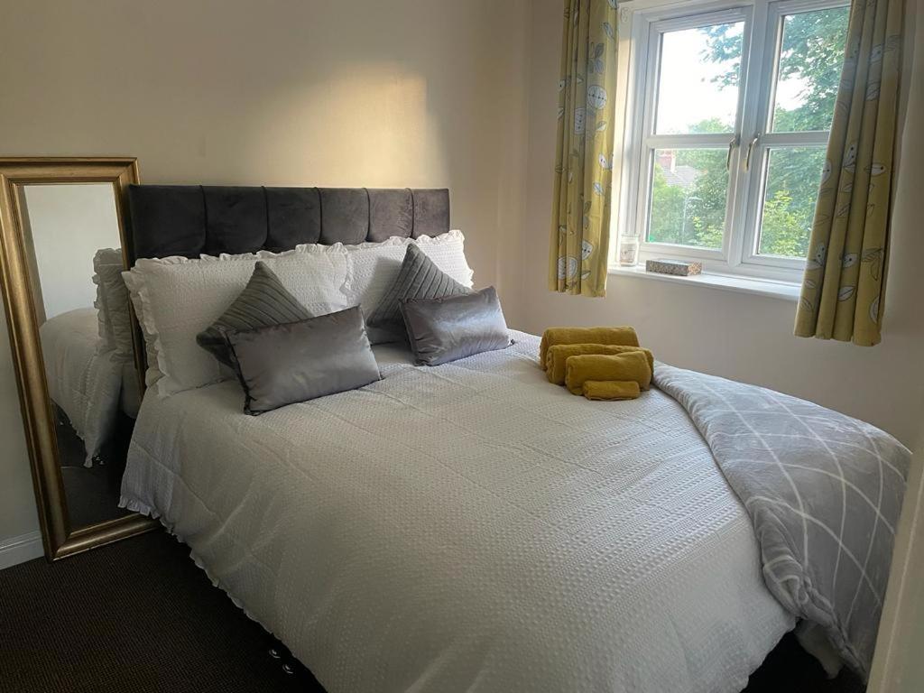 Lovely 3 Bed Short Guest house Manchester