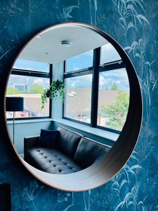 Beautifully Presented One Bedroom Close To Old Trafford Stadium Apartment