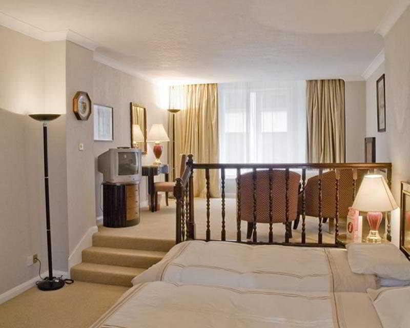 Britannia Centre 3*
