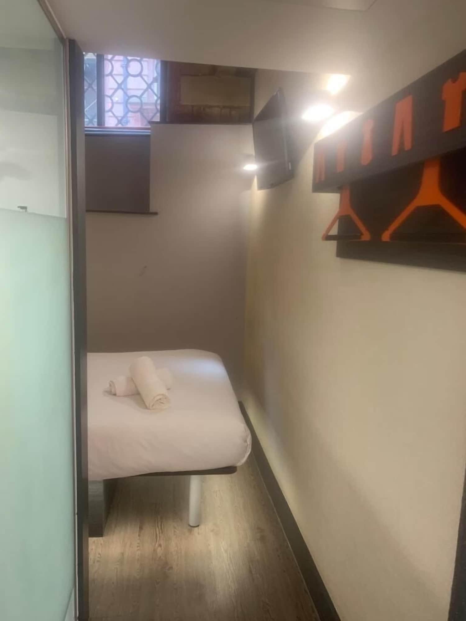Easyhotel