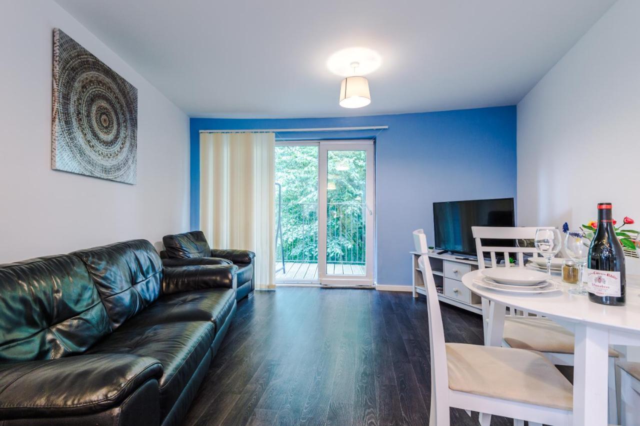 Apartment 2 Bed With Balcony Private Parking Near Etihad Stadium, Coop Live *