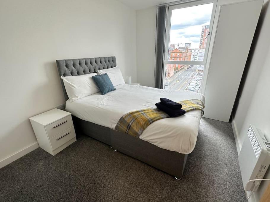 Lovely 2 Bed Mcr + Balcony Manchester