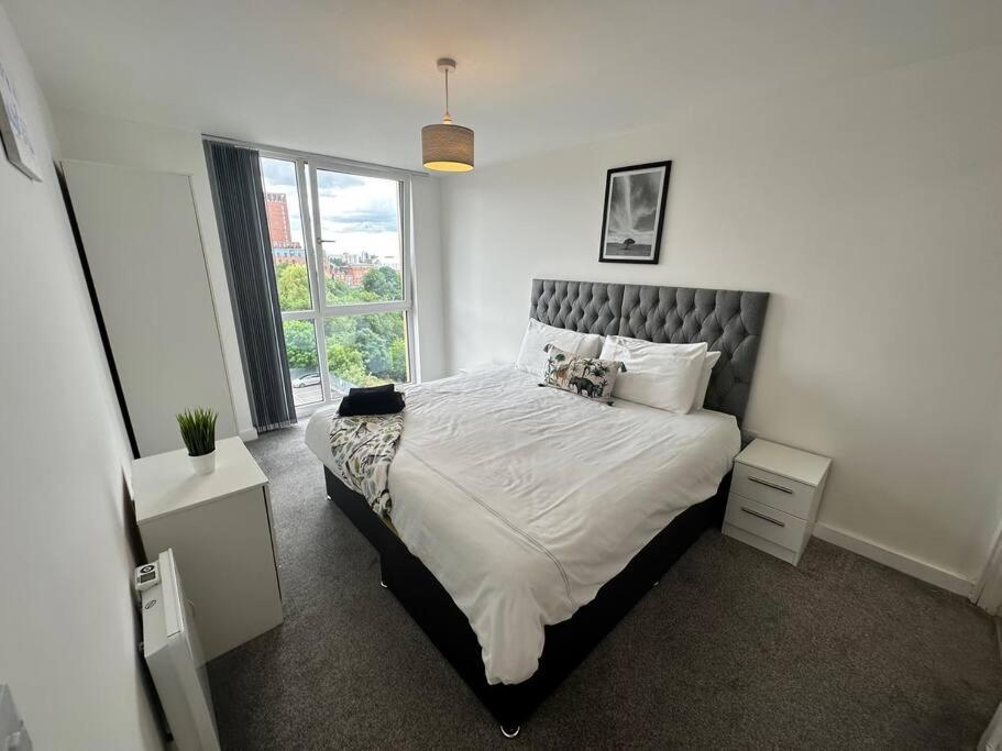 Apartment Lovely 2 Bed Mcr + Balcony Manchester
