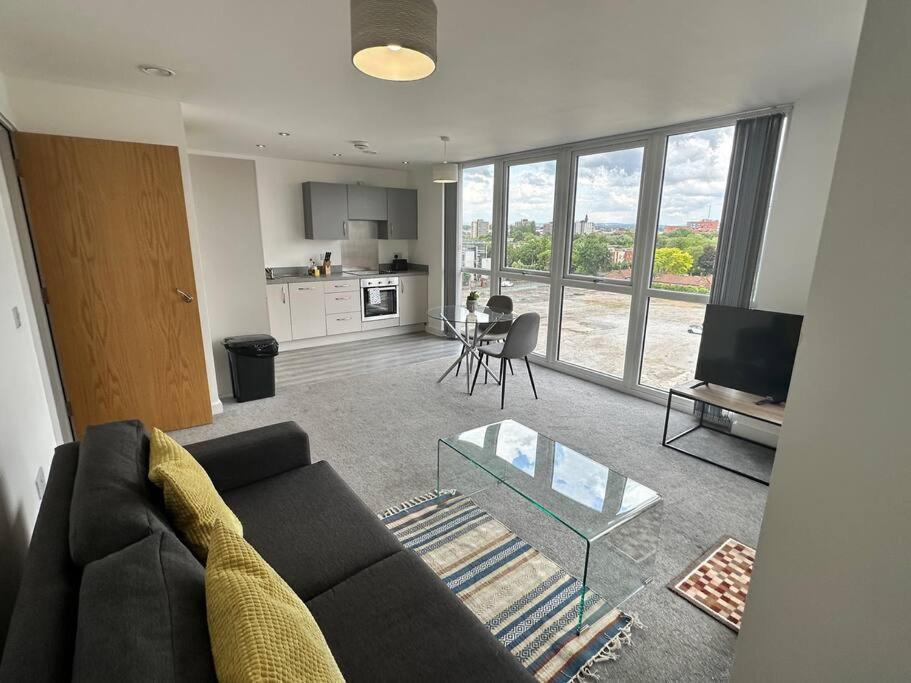 Lovely 2 Bed Mcr + Balcony