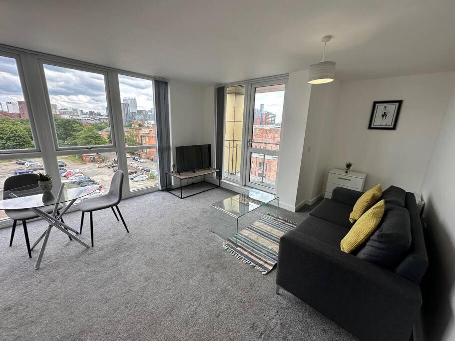 Apartment Lovely 2 Bed Mcr + Balcony Manchester