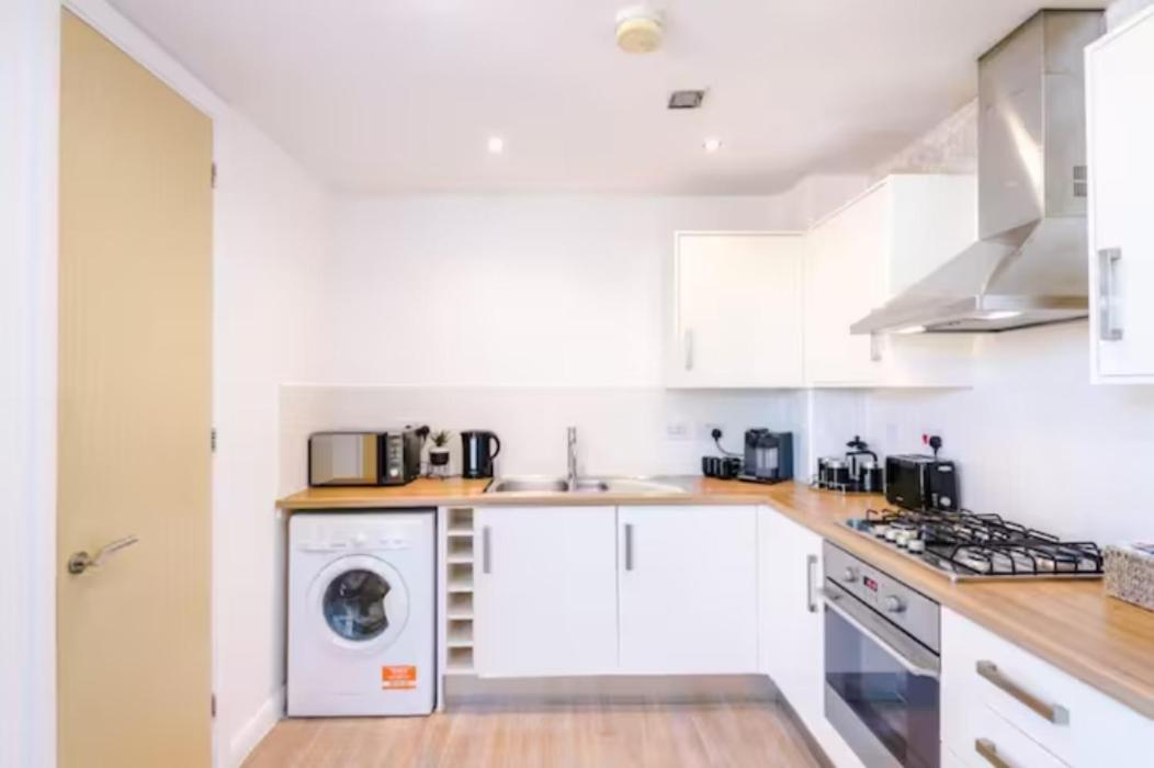 3 Bedroom Mcr Dens * Manchester
