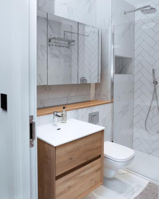Luxurious Stunning 2bedroom Apartment *