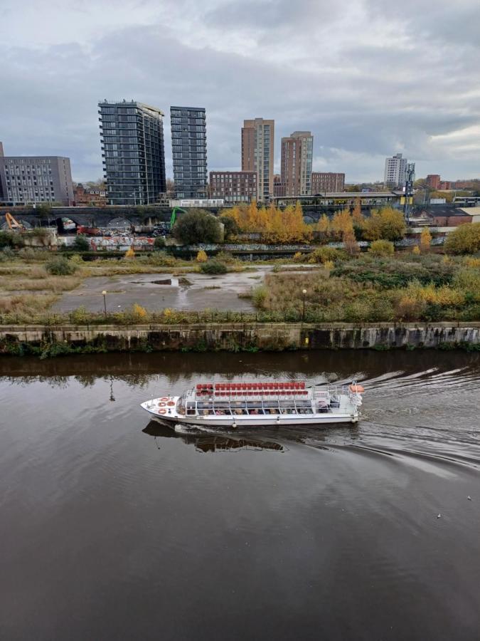Balcony, Waterfront, En-suite, Roof Terrace, Yogo Exercise Studio, City Views Salford