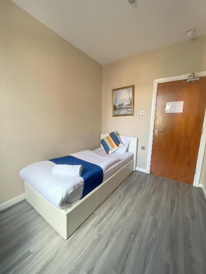 Bed & Breakfast Park Crescent Hotel 2*