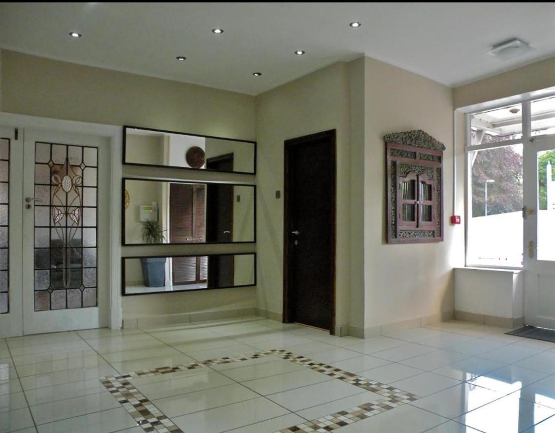 Park Crescent Hotel Bed & Breakfast Manchester