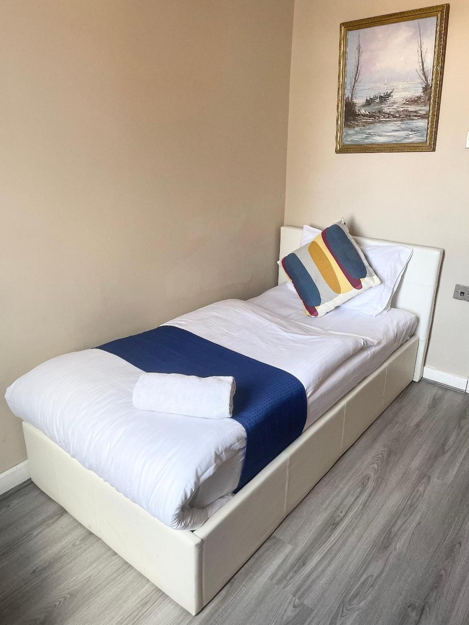 Park Crescent Hotel Bed & Breakfast Manchester