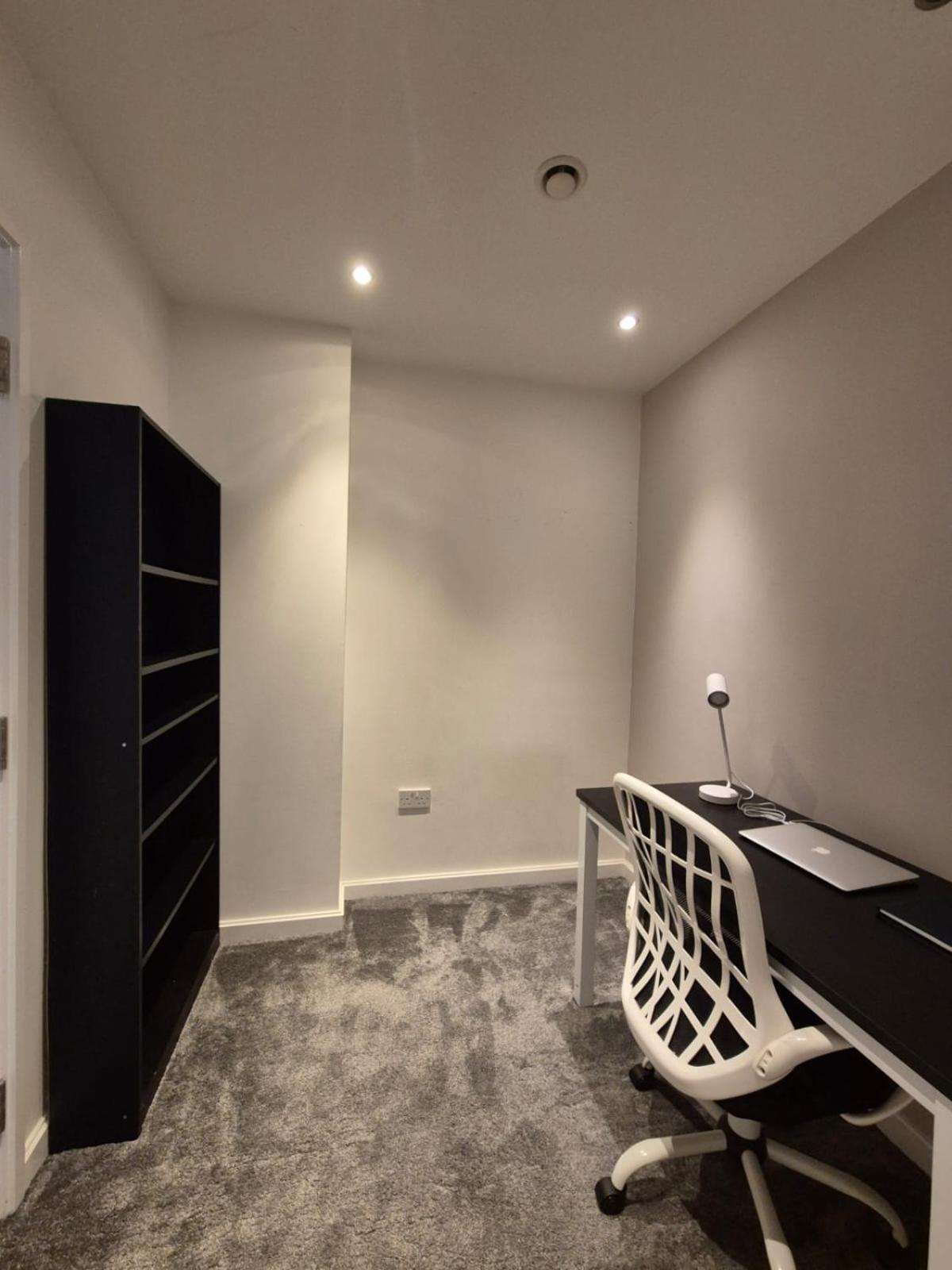 Modern 1- Bed In City Centre