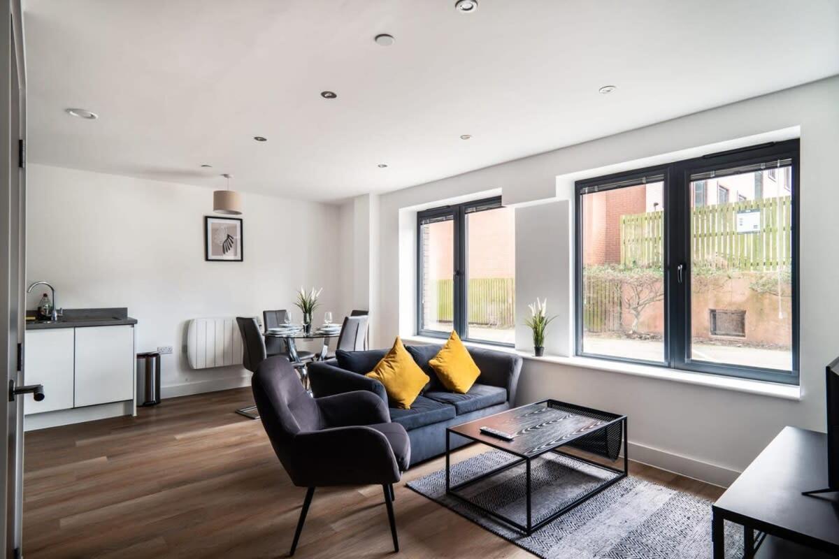 Stayzeni, Alexandra Rise Roomy 1 Bed