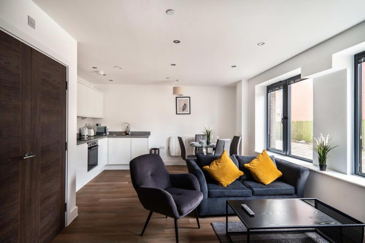 Stayzeni, Alexandra Rise Roomy 1 Bed Apartment Manchester
