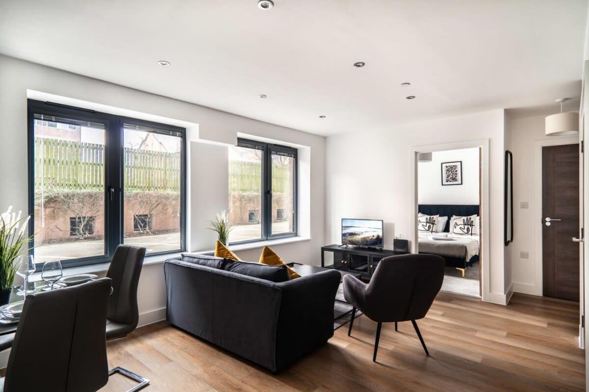 Stayzeni, Alexandra Rise Roomy 1 Bed Manchester