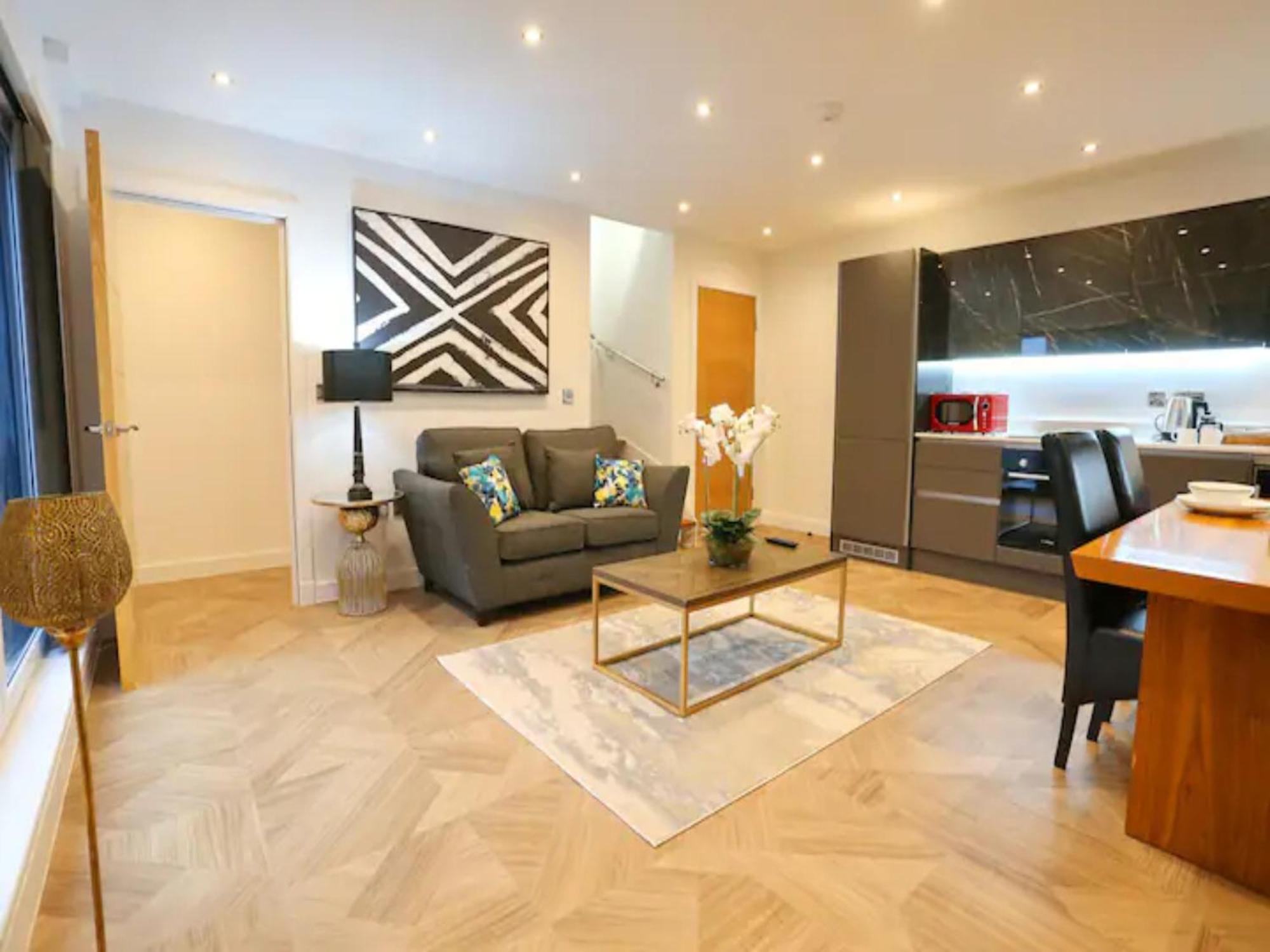 Pass The Keys Superking Bed Penthouse Perfect For Couples Apartment Manchester
