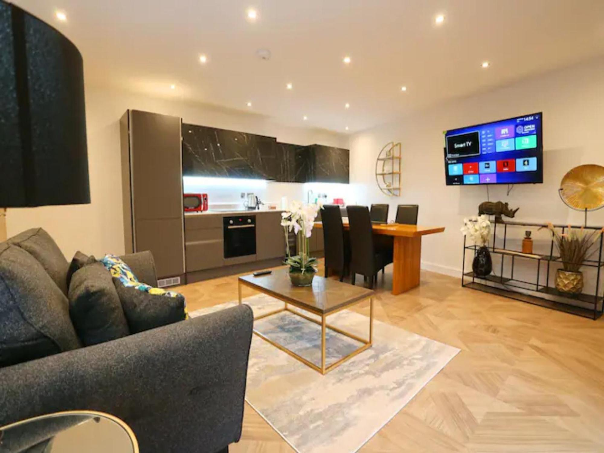 Apartment Pass The Keys Superking Bed Penthouse Perfect For Couples Manchester