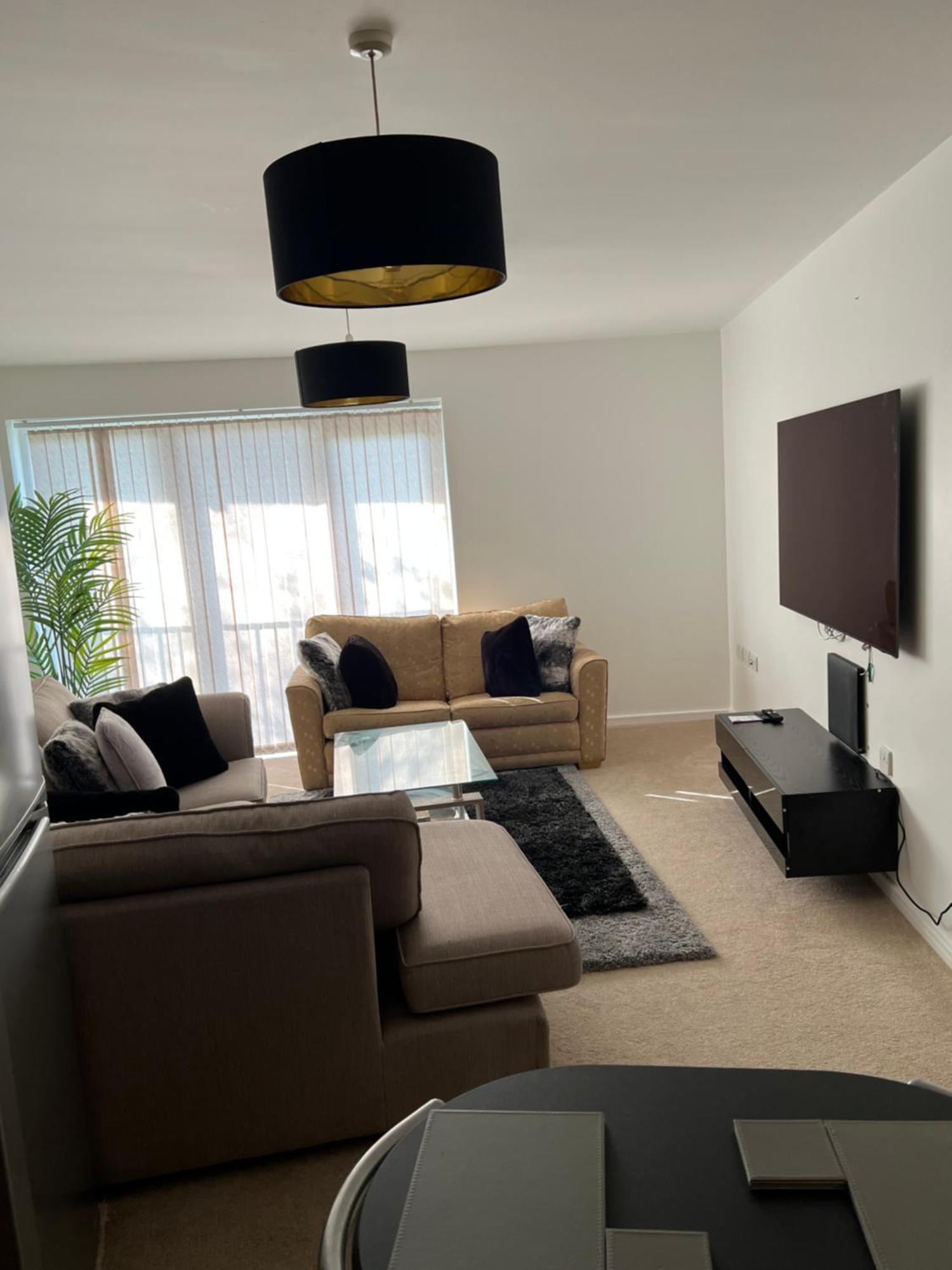 Luxury Two Bedroom Flat Opposite Coop Live N Etihad Stadium With Free Secure Parking, Netflix And Sky Tv Apartment