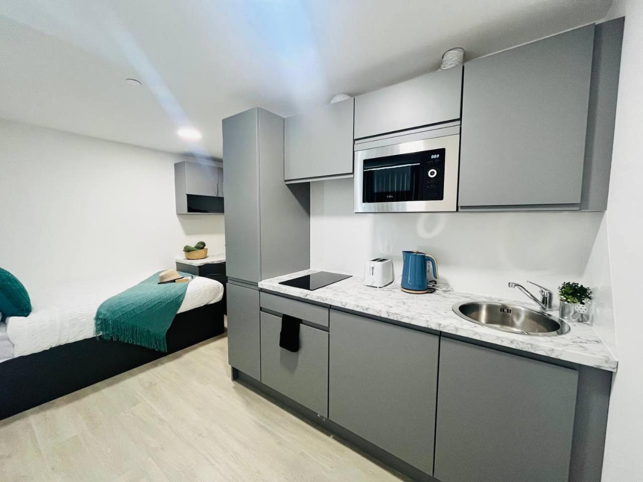 Stretford Sanctuary: Stylish Studio *