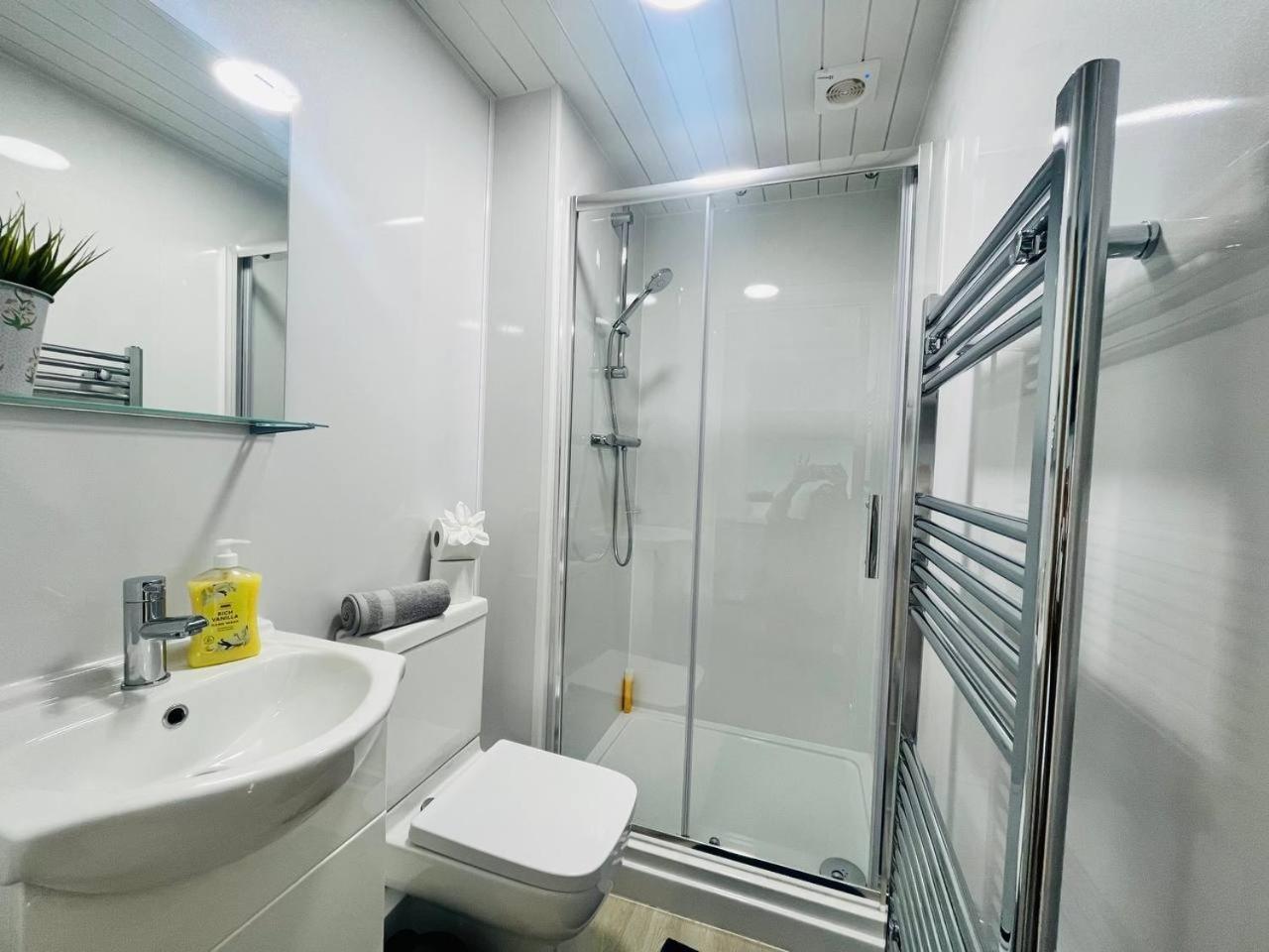 Stretford Sanctuary: Stylish Studio Apartment Manchester