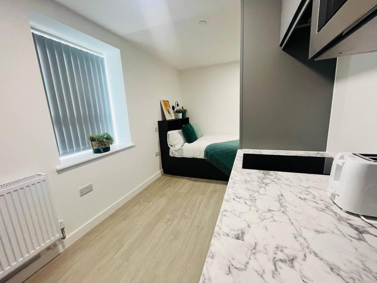 Apartment Stretford Sanctuary: Stylish Studio Manchester