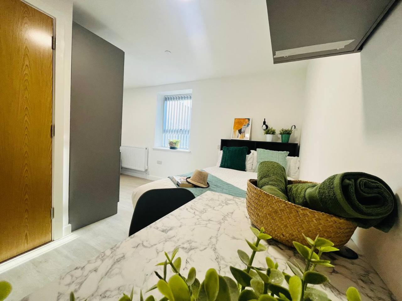 Stretford Sanctuary: Stylish Studio *