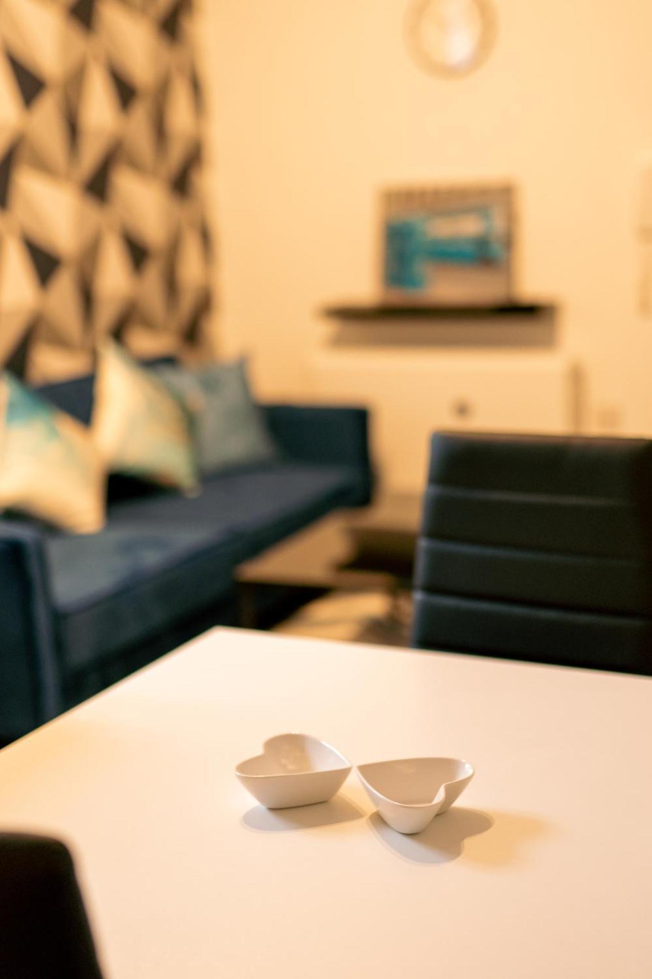 Bright And Stylish - 2 Bedroom - Free Parking, Transit Links, Close To Stadiums Apartment Manchester