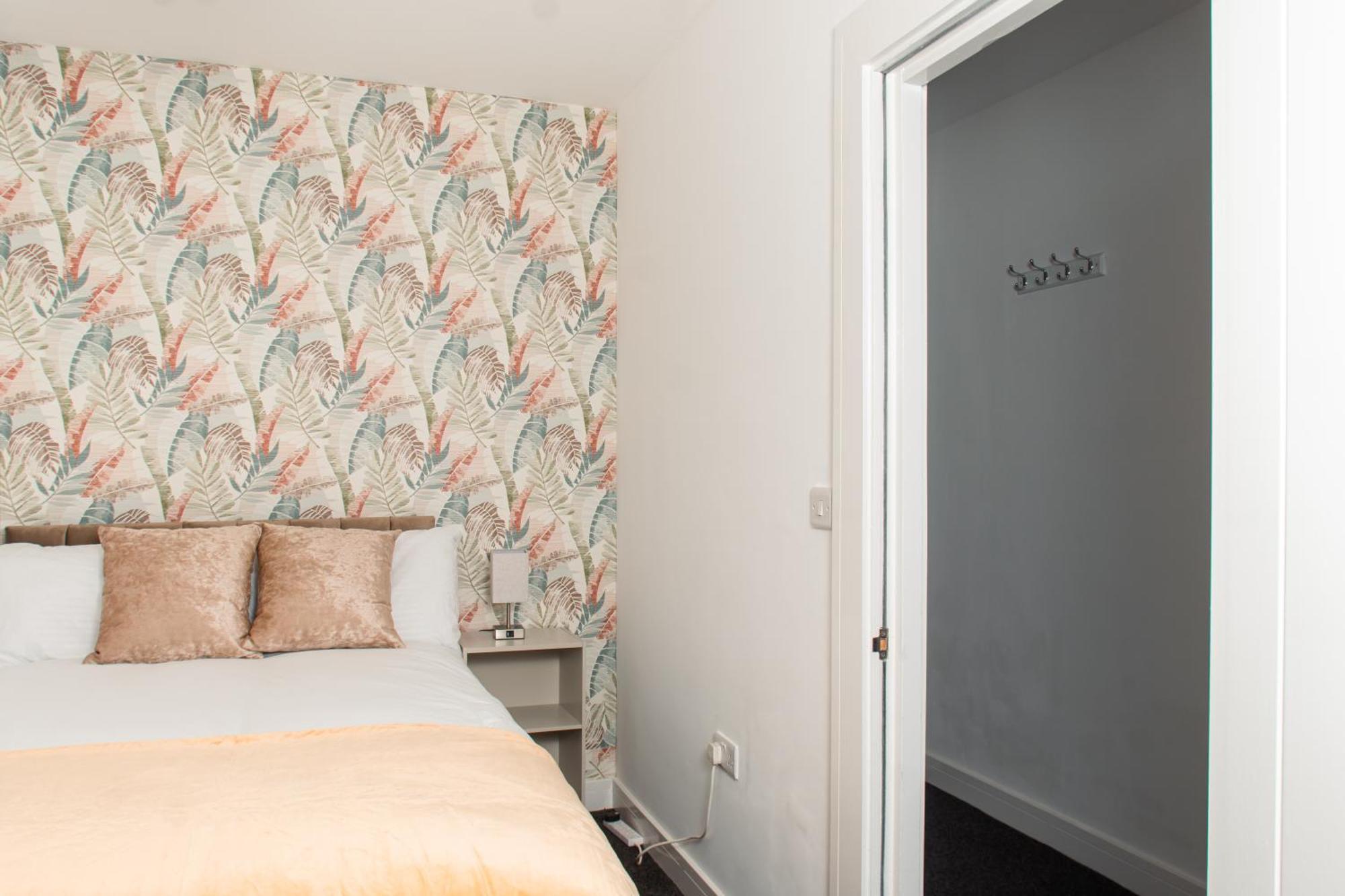 Bright And Stylish - 2 Bedroom - Free Parking, Transit Links, Close To Stadiums *