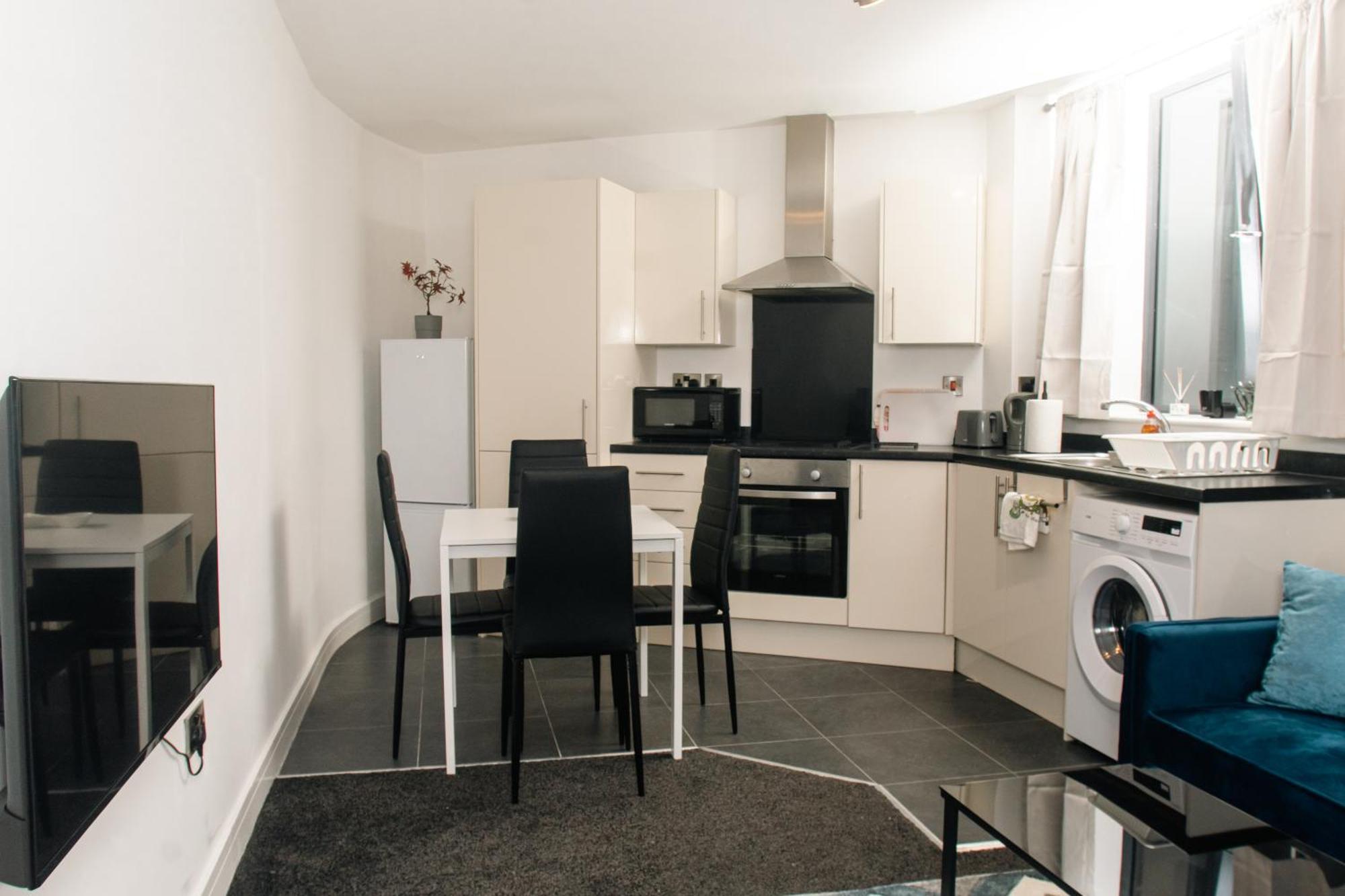Bright And Stylish - 2 Bedroom - Free Parking, Transit Links, Close To Stadiums Apartment Manchester