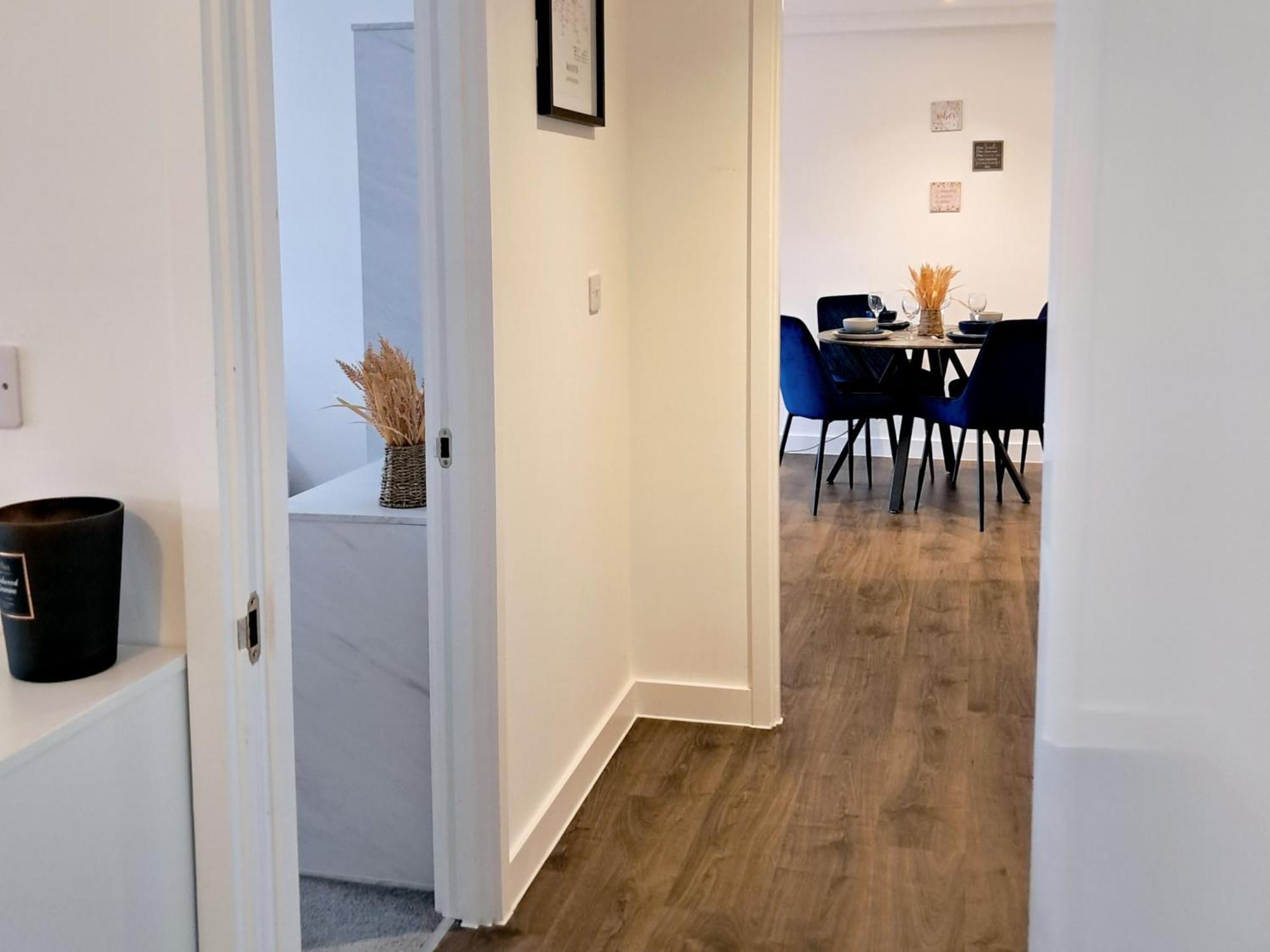 Apartment Balcony, Waterfront, En-suite, Roof Terrace, Yogo Exercise Studio, City Views Salford *