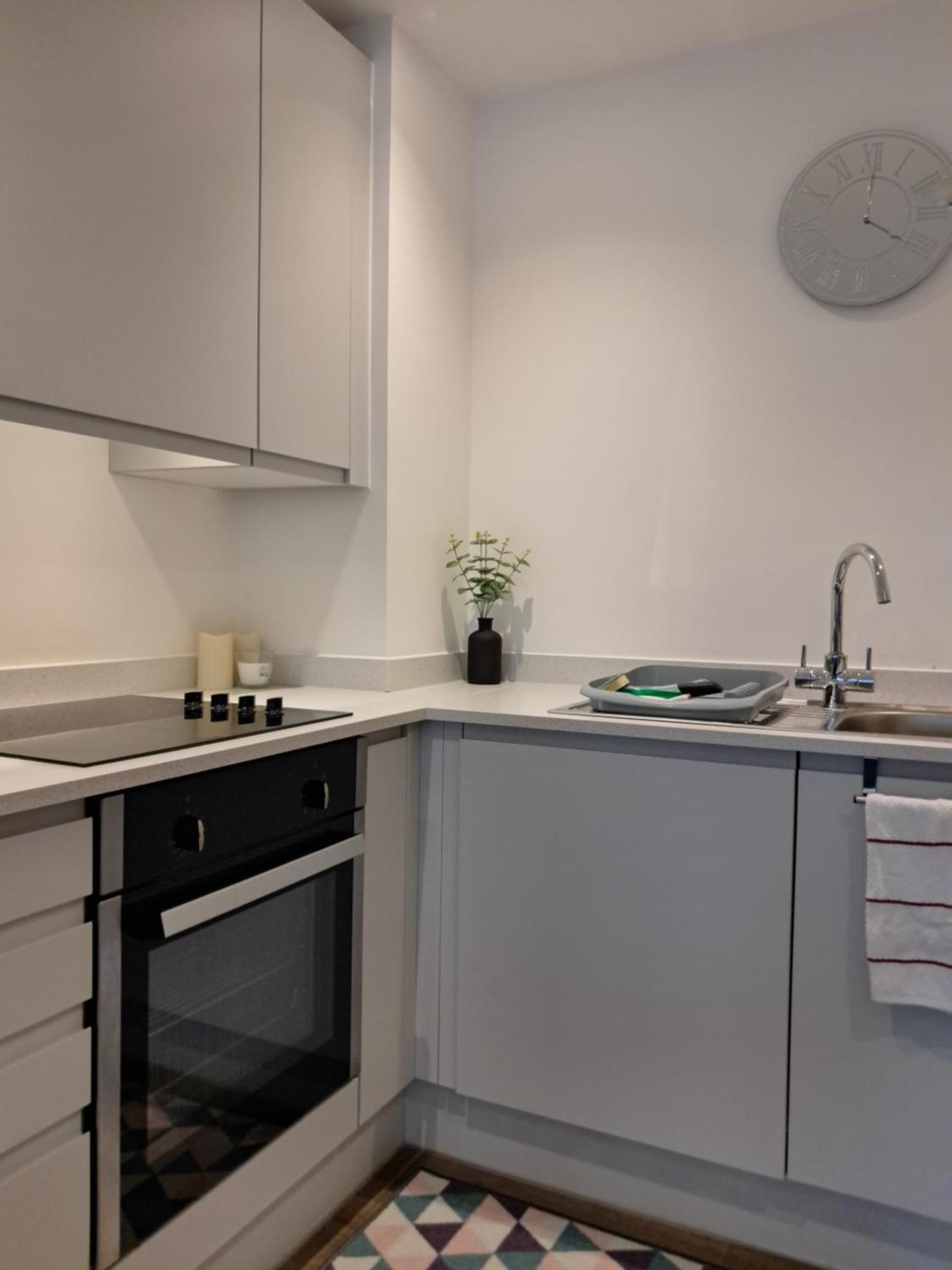 Apartment Balcony, Waterfront, En-suite, Roof Terrace, Yogo Exercise Studio, City Views Salford Manchester