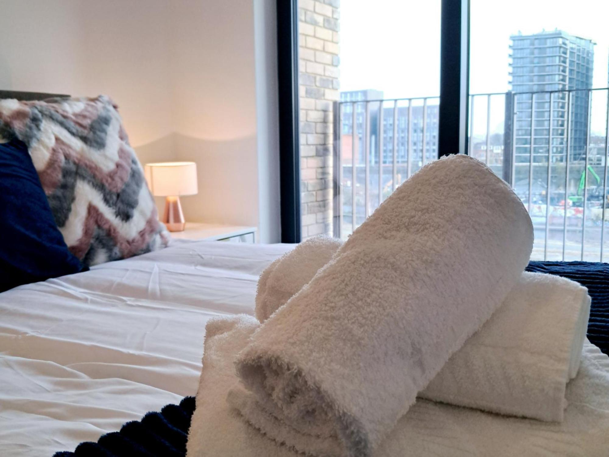 Balcony, Waterfront, En-suite, Roof Terrace, Yogo Exercise Studio, City Views Salford *