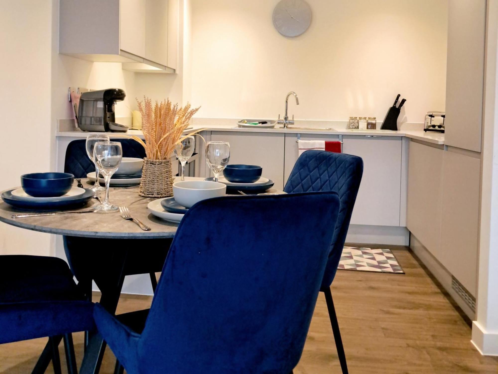 Apartment Balcony, Waterfront, En-suite, Roof Terrace, Yogo Exercise Studio, City Views Salford Manchester
