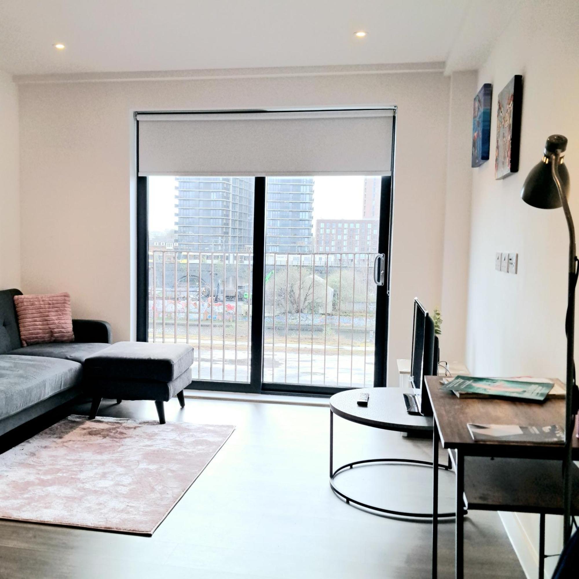 Balcony, Waterfront, En-suite, Roof Terrace, Yogo Exercise Studio, City Views Salford