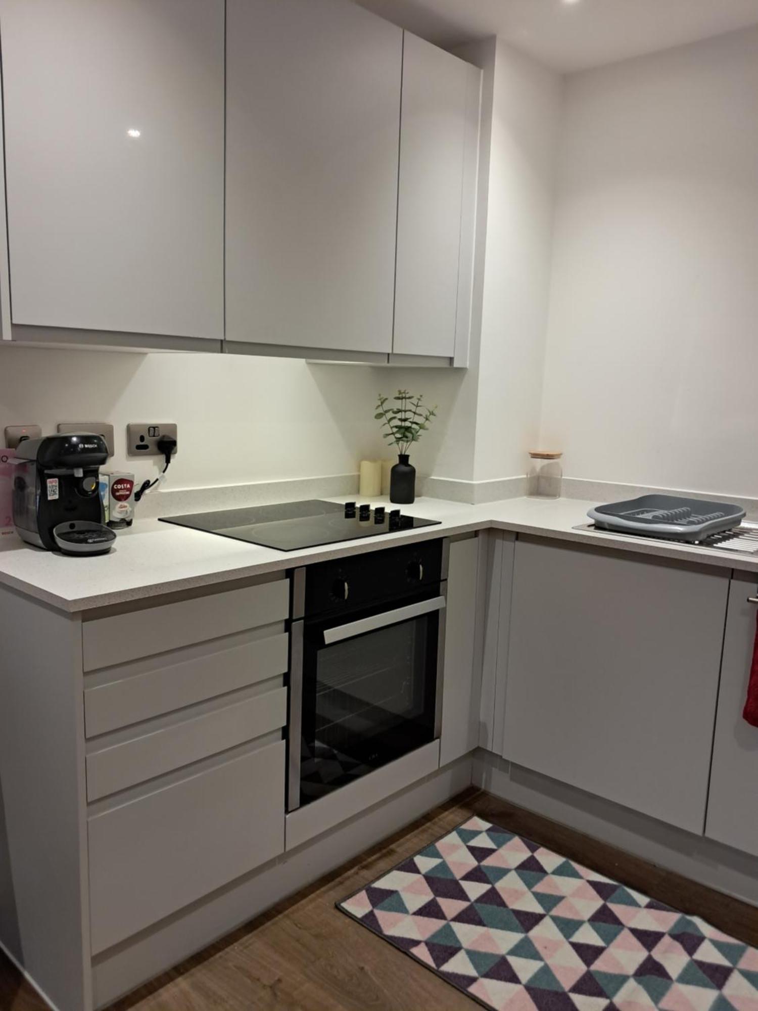 Apartment Balcony, Waterfront, En-suite, Roof Terrace, Yogo Exercise Studio, City Views Salford *