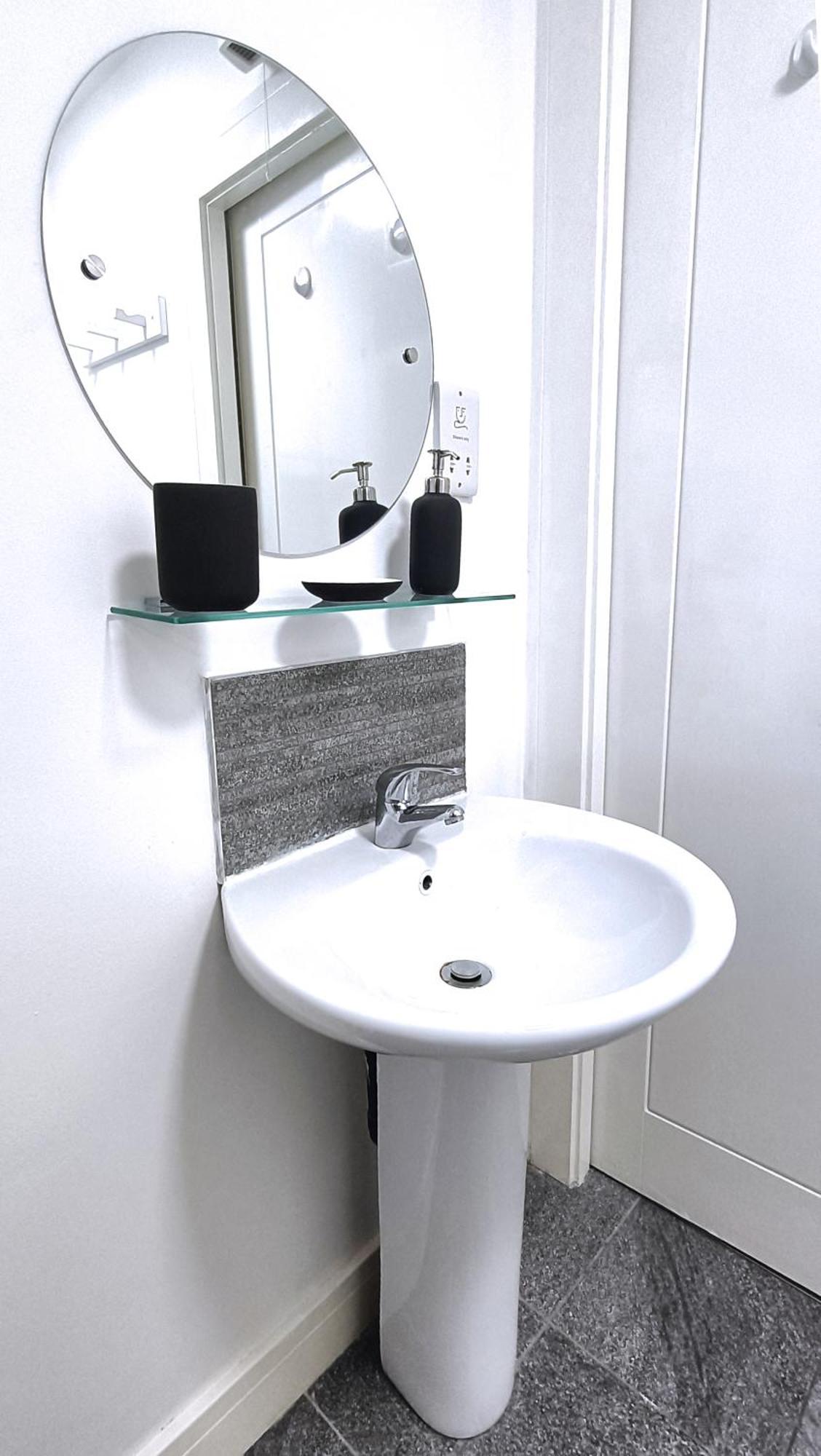 Apartment Bright And Stylish - 2 Bedroom - Free Parking, Transit Links, Close To Stadiums Manchester