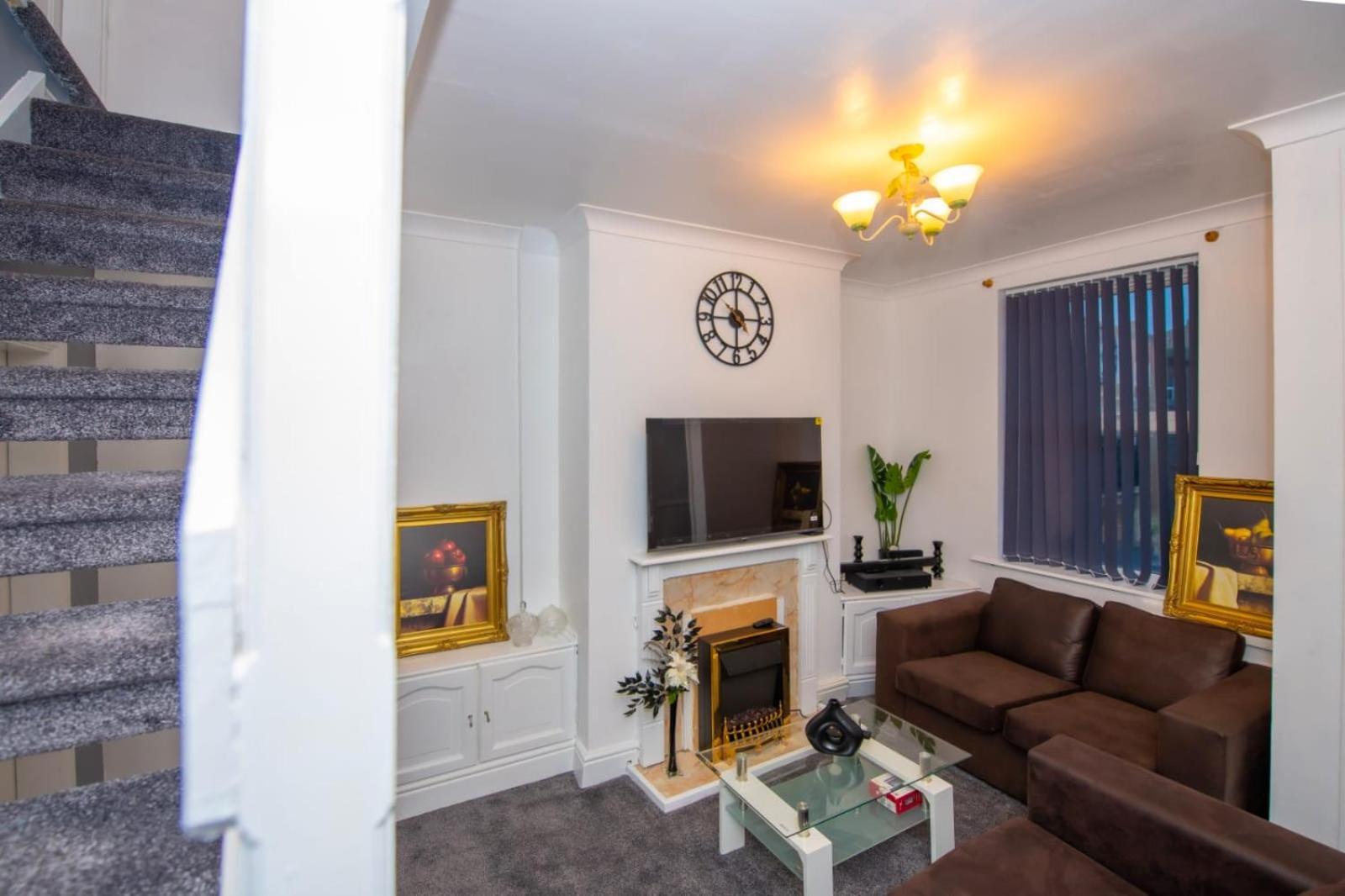 Lovely + Free Parking Holiday home Manchester