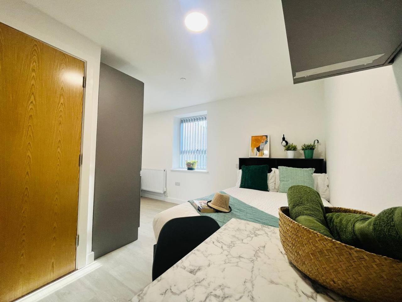Apartment Stretford Sanctuary: Stylish Studio